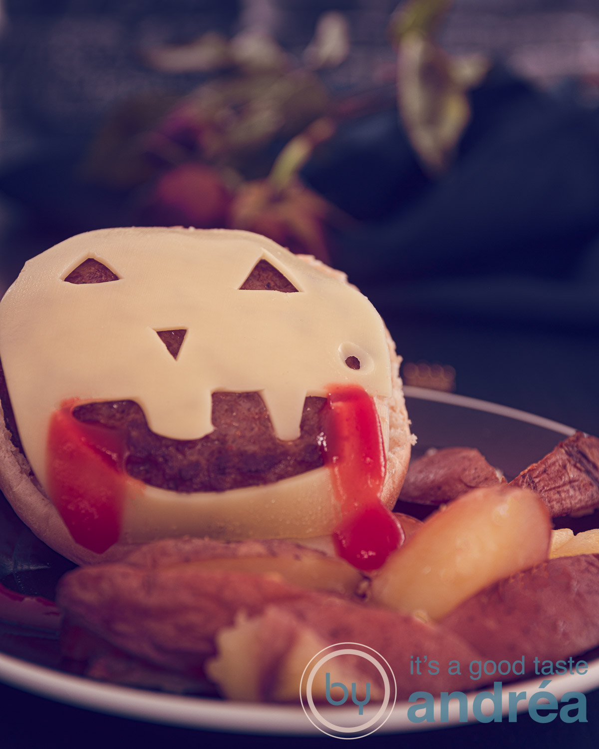 Cheeseburger met huisgemaakte ovenfrietjes Halloween stijl