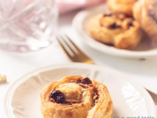 uitgelicht bladerdeeg kaneelbroodjes met pecan