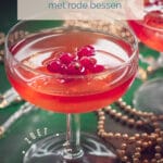 twee cocktails Cosmopolitan cocktail recept {met rode bessen}