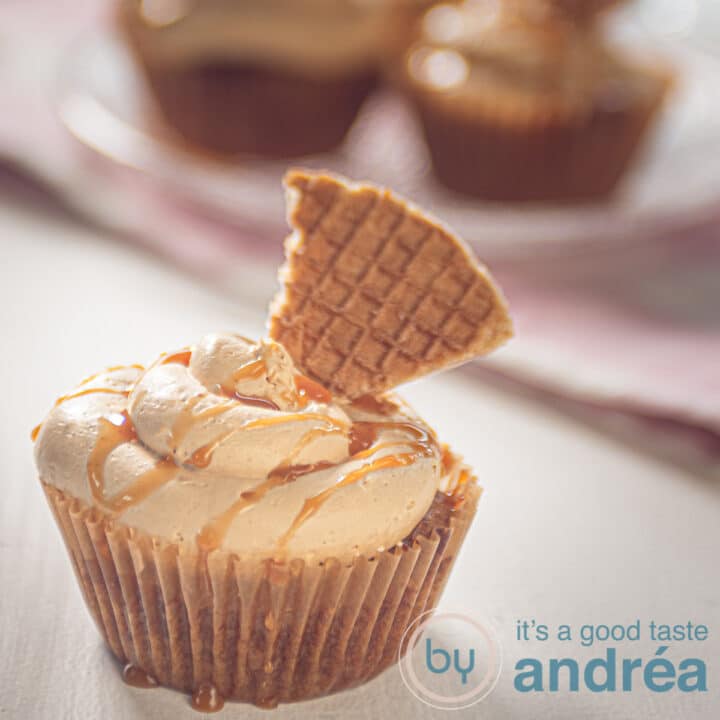 vierkante foto karamel stroopwafel cupcake