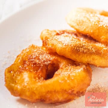 Vierkante foto met drie appelbeignets