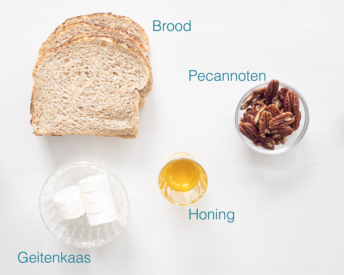 Ingrediënten tosti geitenkaas noten en honing