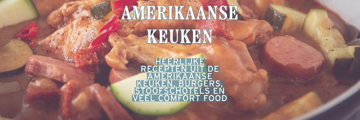 Een deel van een schaal gevuld met gumbo. Een tekstoverlay Amerikaanse keuken. Heerlijke recepten uit de Amerikaanse keuken, burgers, stoofschotels en veel comfort food.