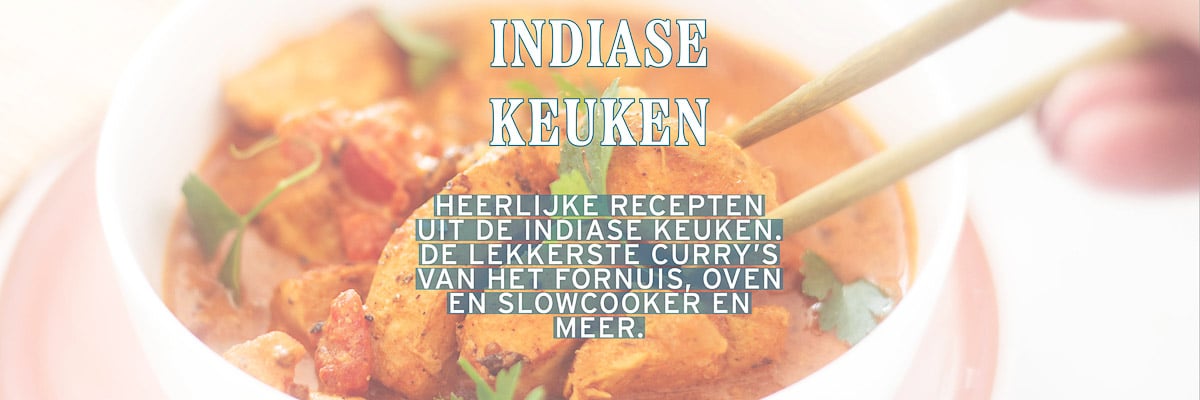 Een schaal met boterkip. Een tekst overlay Indiase keuken heerlijke recepten uit de Indiase keuken. De lekkerste curry's van eht fornuis, oven en slowcooker en meer.