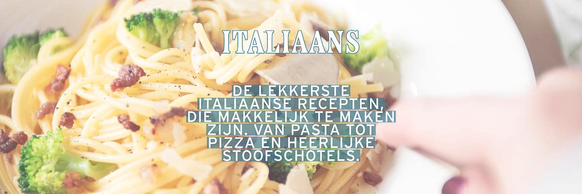 Een deel van een bord spaghetti. Tekst overlay: Italiaans, de lekkerste Italiaanse recepten die makkelijk te maken zijn. Van pasta tot pizza en heerlijke stoofschotels