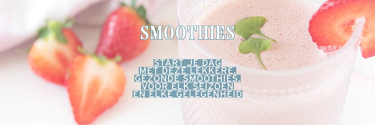 Een deel van een glas met aardbeien smoothie. Een tekstoverlay met smoothies. Start je dag met deze lekkere gezonde smoothies. Voor elk seizoen en gelegenheid