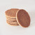 Stroopwafels een stapeltje met één stroopwafel er schuin voor op en een witte ondergrond