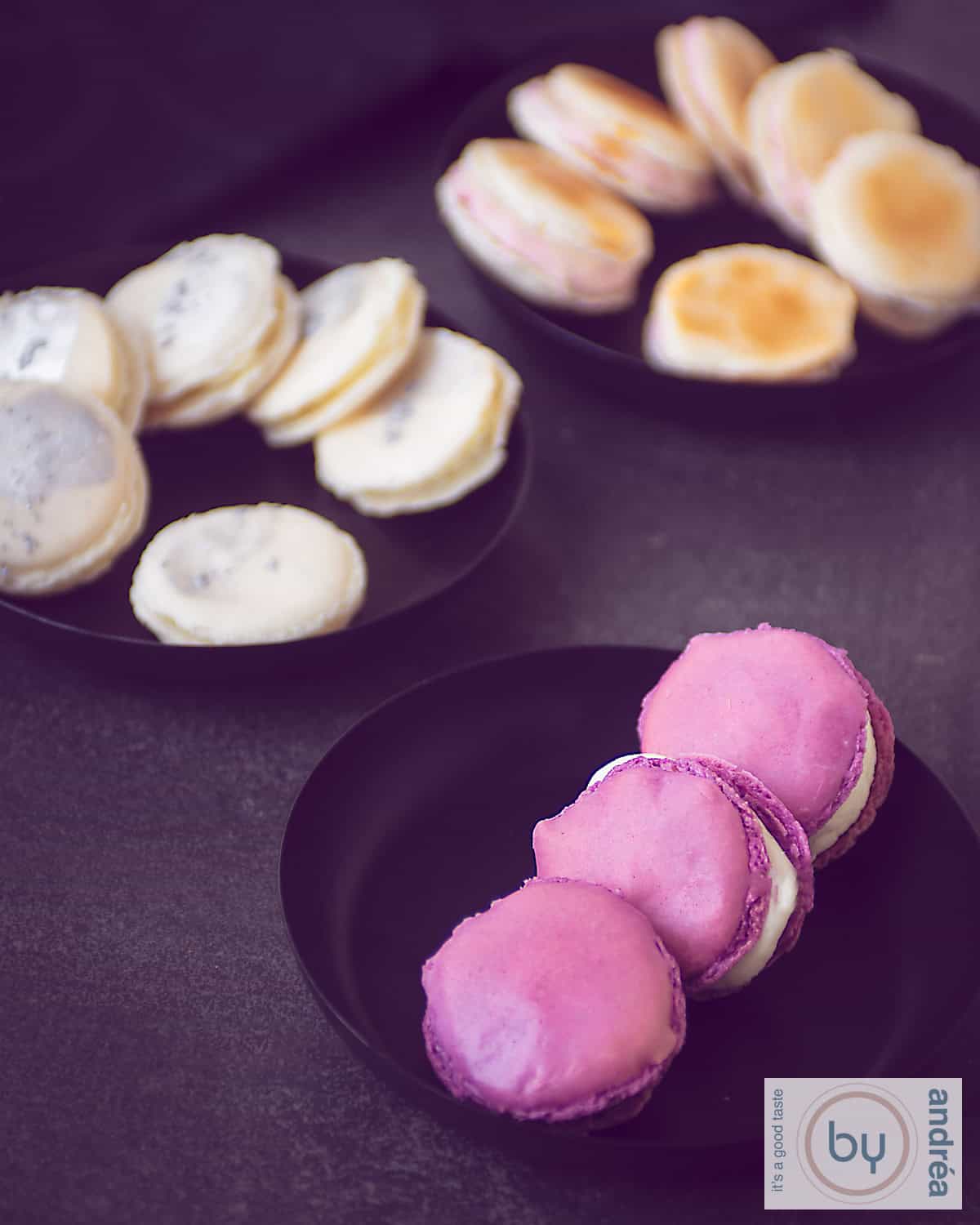 Macaron op drie manieren op drie verschillende schaaltjes