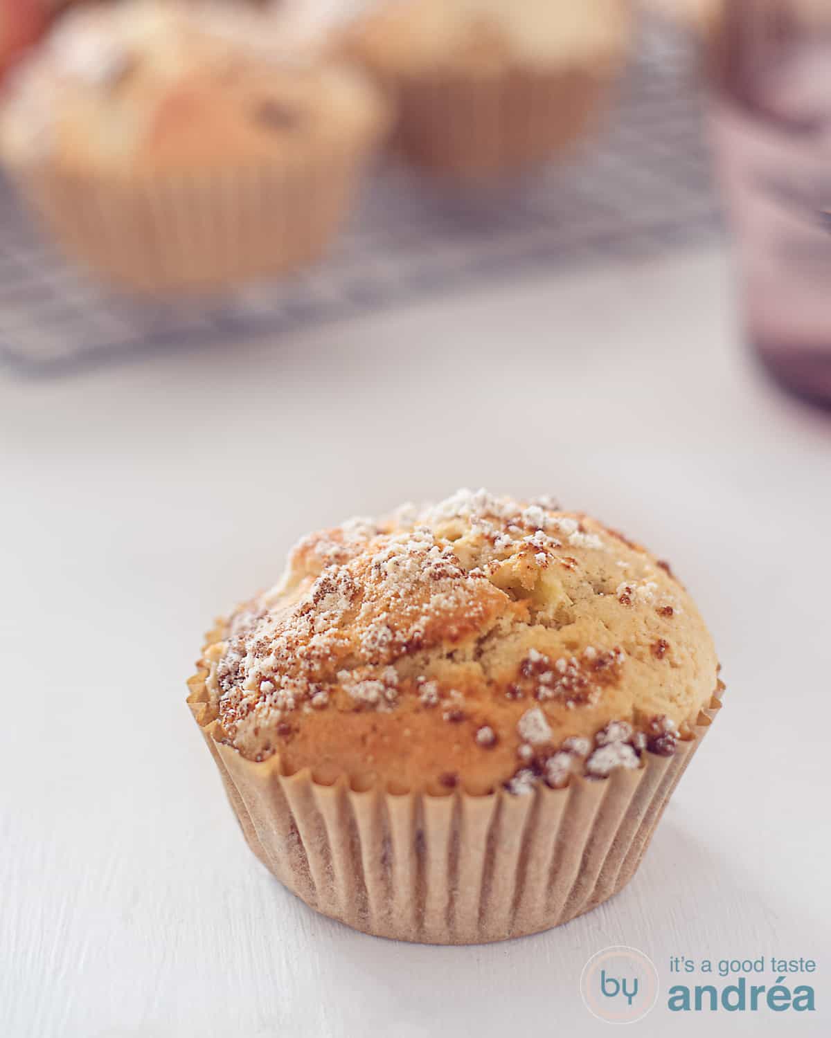 Muffin met appel en rozijnen