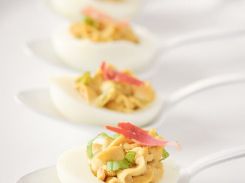 Italiaanse gevulde eieren met balsamico en pancetta op 4 lepels