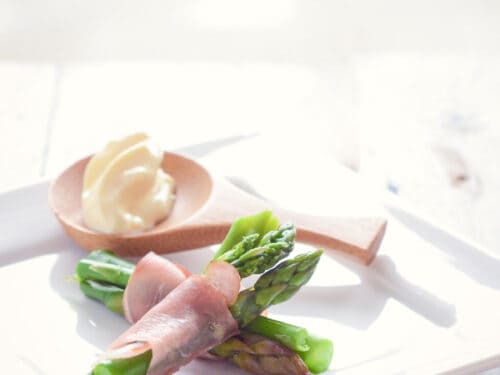 Groene asperges, parmaham en aioli