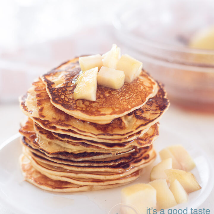 Pancakes met stoofpeertjes - pan cakes with poached pears