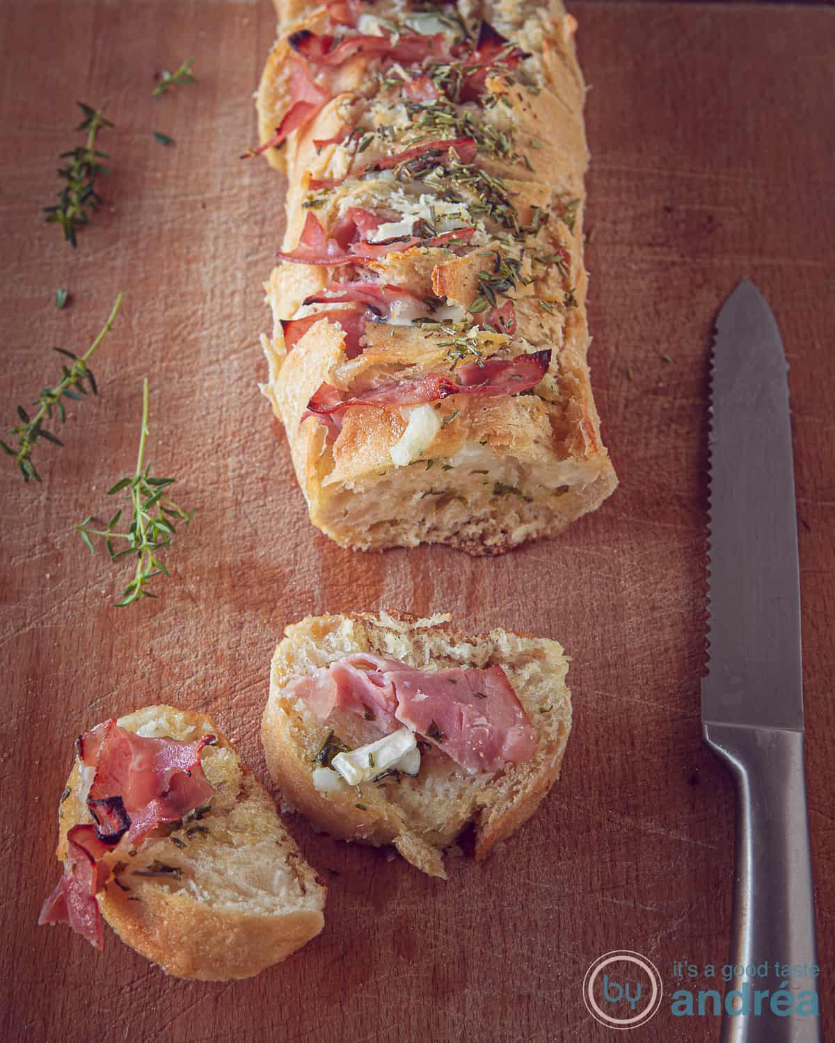 stokbrood met geitenkaas, ham en kruidenboter