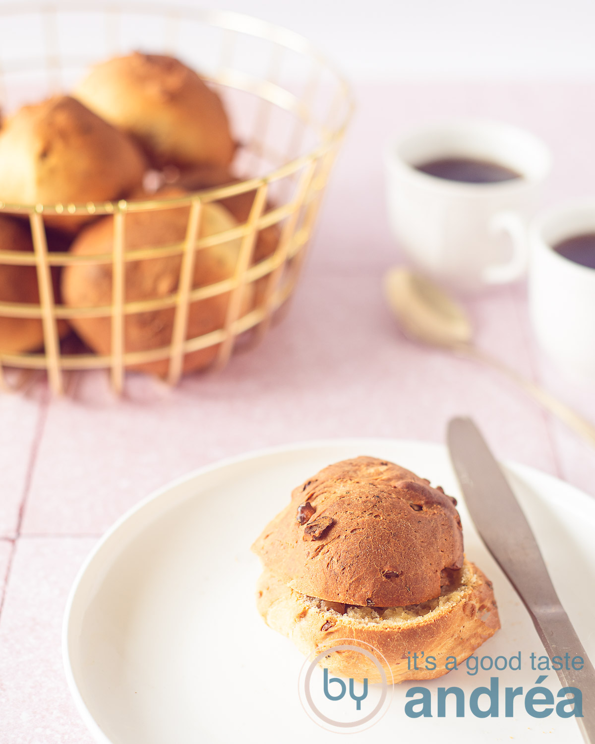 Sinaasappelbroodjes met walnoten