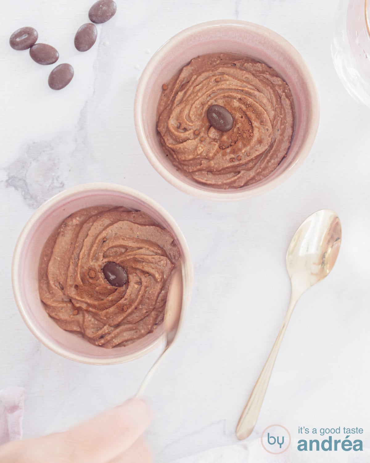 kommetje met Slanke chocolade mousse met ricotta