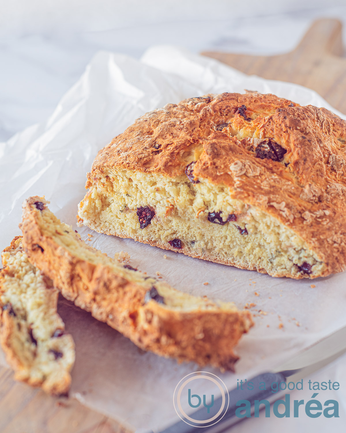 soda brood met cranberries en rozemarijn