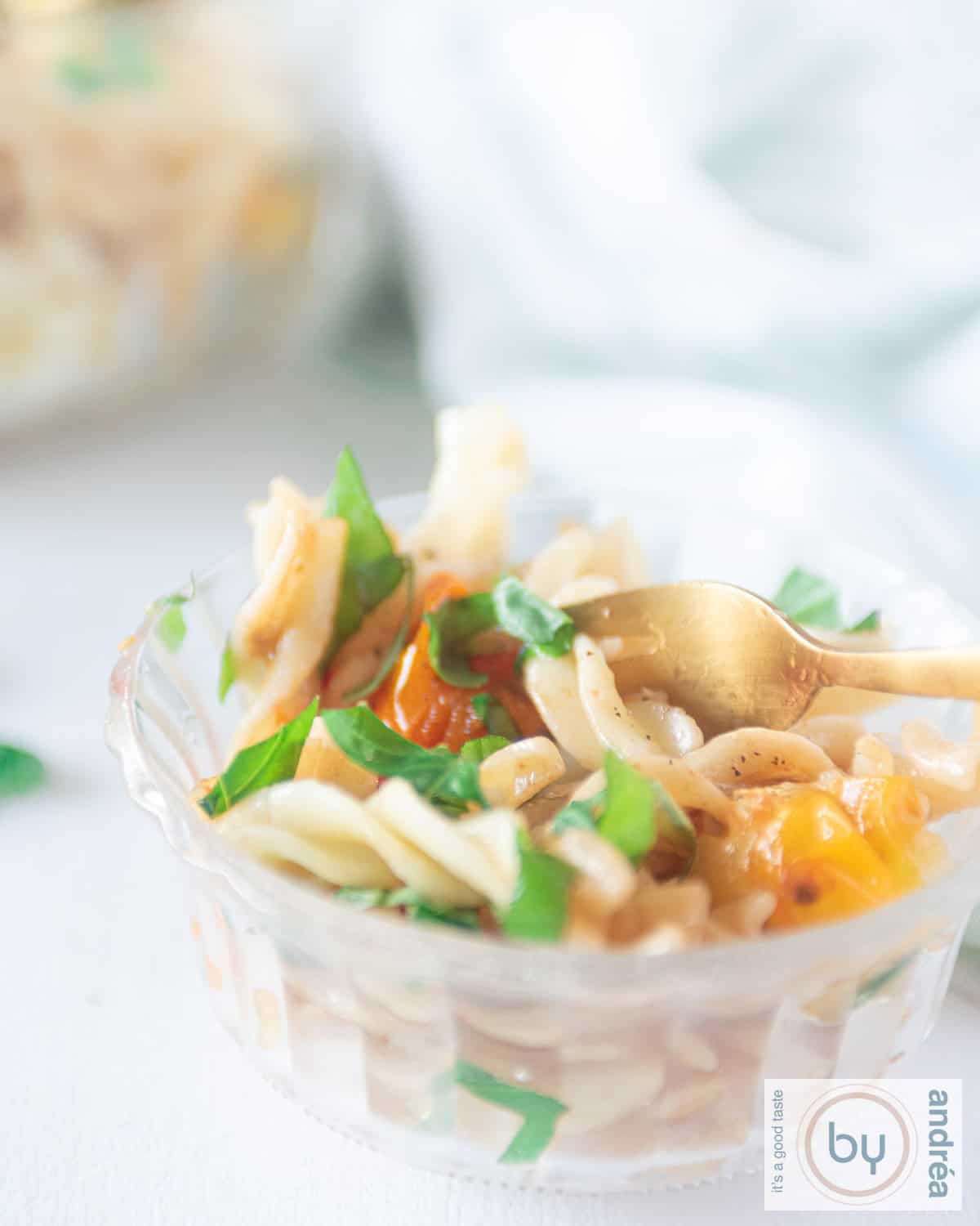 Pasta salad with roasted tomatoes