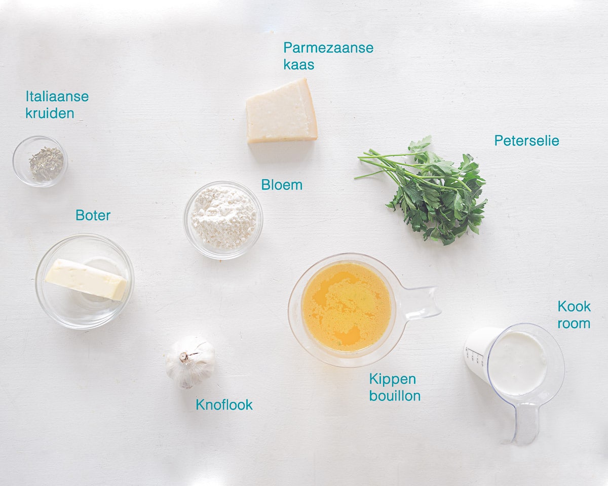 Ingrediënten Knoflook Parmezaansaus, individueel gelabeld op een witte ondergrond