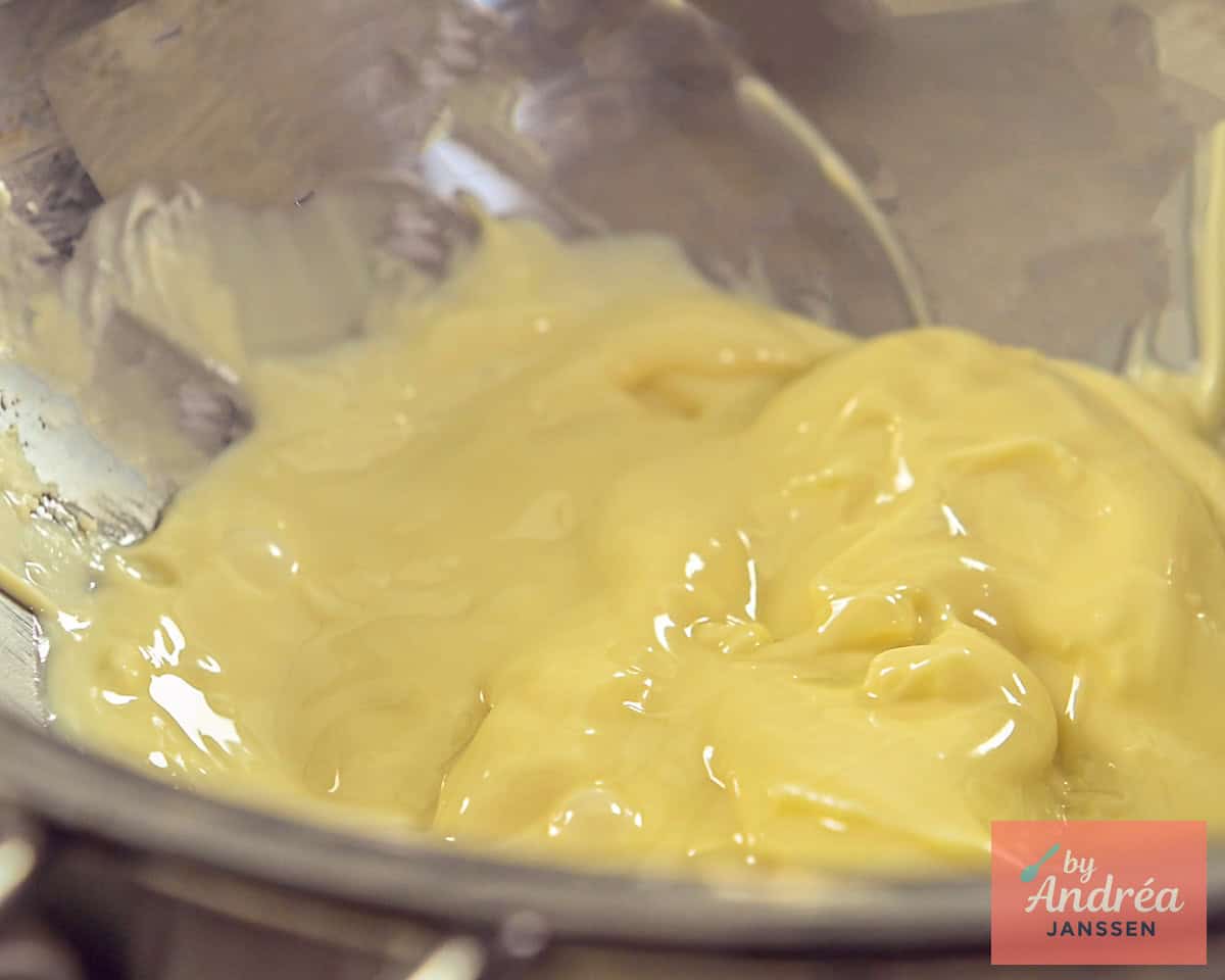 Au bain-Marie smelten van witte chocola